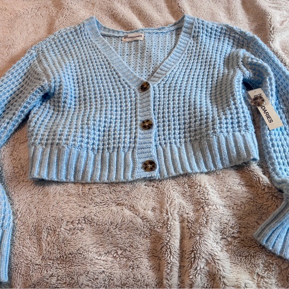 (New)NO BOUNDARIES CARDIGAN CROPPED-LARGE - Picture 3 of 9